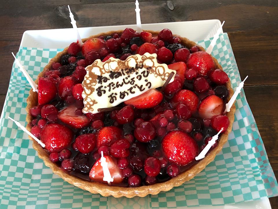 ねねにゃん バースデーケーキは キルフェボン の赤いベリーのタルトにしました 誕生日 4歳児 T Co Ha8o32fbk2 Twitter