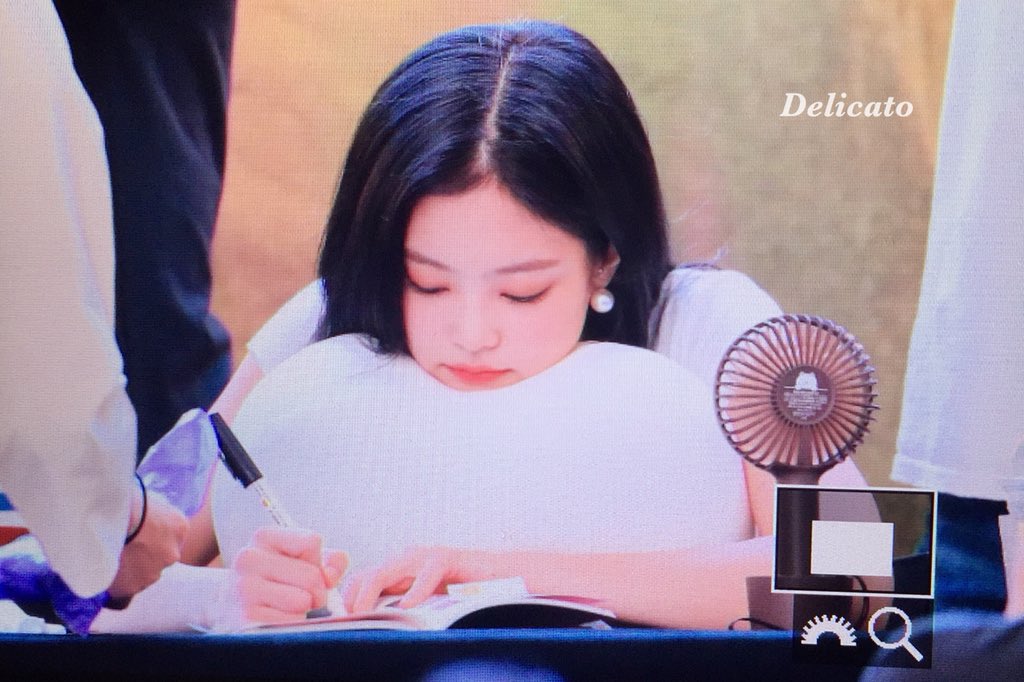 DelicatoJJ's tweet photo. 180708 팬싸 #BLACKPINK #블랙핑크 #JENNIE #제니 https://t.co/BZ5Ya7GYax
