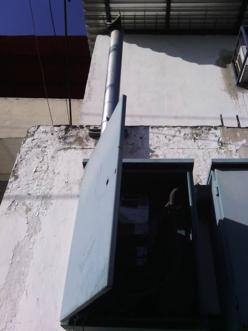 DelMarllury's tweet photo. #delincuenciaelectrica #elecentro #Corpoelec #electricidad en horas de la madrugada 3 hombres y una mujer robaron cables de empresa ubicada en santa Ana calle independencia https://t.co/UrfDsc29UK