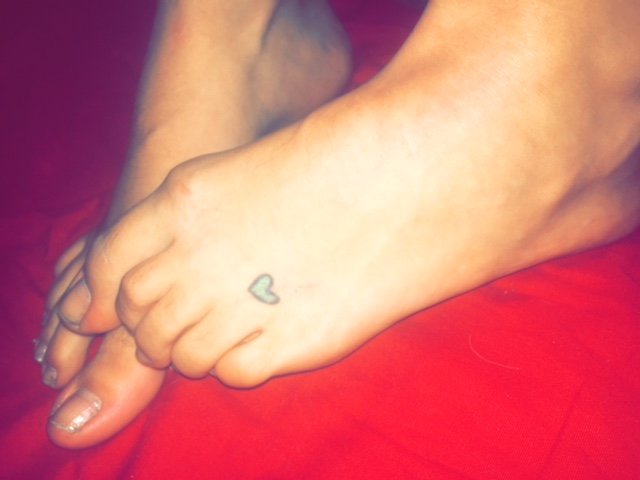 alphacouple13's tweet photo. #FeetWorship #footfetishcouple #masterFrogg #PrincessIllest https://t.co/DBwAOSR9vf