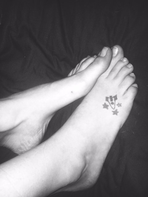 alphacouple13's tweet photo. #FeetWorship #footfetishcouple #masterFrogg #PrincessIllest https://t.co/DBwAOSR9vf