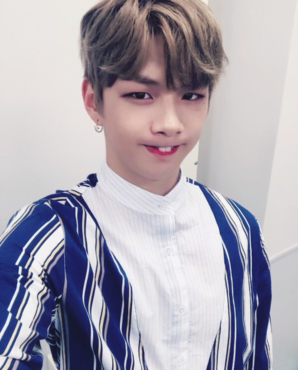 Wannable_intlKr's tweet photo. [#워너원데이] 강다니엘(Kang Daniel) in fancafe ☕ 🐰🐇 😄
#update180708 💗
.
#hitouch #hitouchevent #tokyo #japan
.
#wannaone #워너원 #켜줘 #Light
#KANGDANIEL #Daniel #강다니엘 #다니엘
https://t.co/Fo7KOoBLBR https://t.co/p2H2CHXt1v