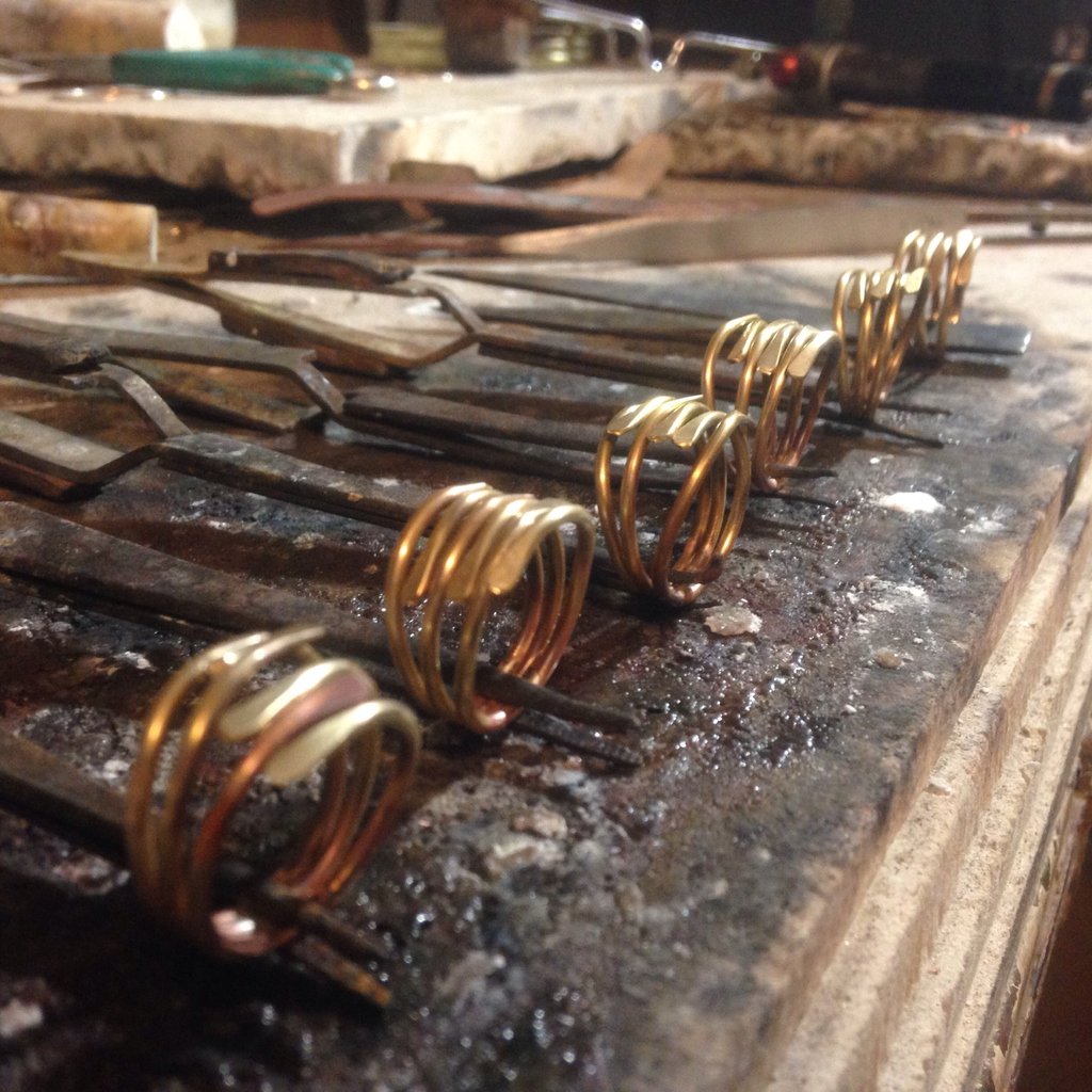 Lined up and ready for some heat. 

#limitededitionjewelry #limitededitionjewelry #handmade #heat #solder #metal #rings #makingrings #howtomakerings #runningringsaroundme #ringaroundtherosy #ring #bohojewelry #bohojewellery #bohohandmade #handmadeboho #boholuxe #oneofakind