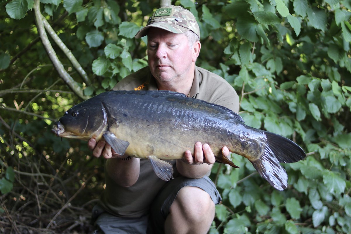 CarpStudy's tweet image. Not complaining with a couple of doubles in this weather and on my first visit to a new water. Hot and happy chappy. 😃👍🎣🌞🌞🌞
