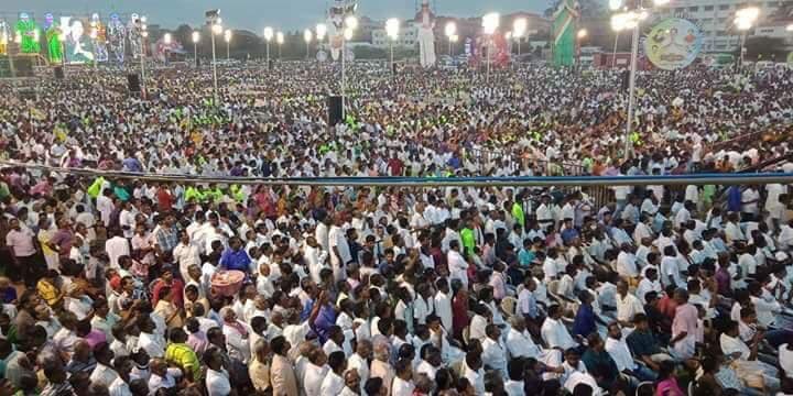 kavinjkp's tweet photo. Massive Huge crowd for @TTVDhinakaran in Coimbatore. Dravida thalaivan #TTV will be the kingmaker in #Kongu belt.
@ammkofficial @officeofammk @VSenthilbalaji @ThangaTamilSelv 
#TTVinKovai https://t.co/nFyE0vptQS