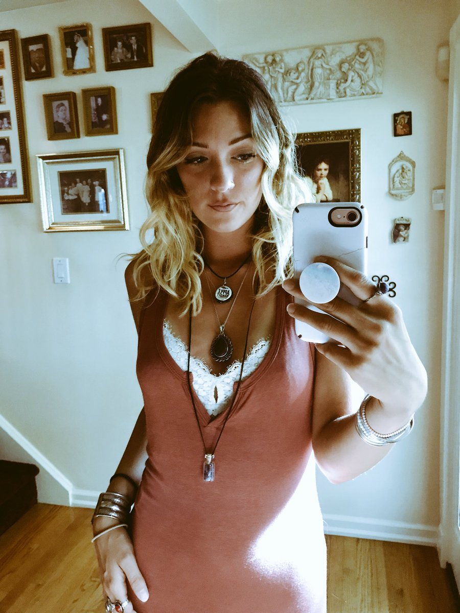 JillianStaebler's tweet photo. ⚡️🦀🌙 https://t.co/Cj6l64fy8i