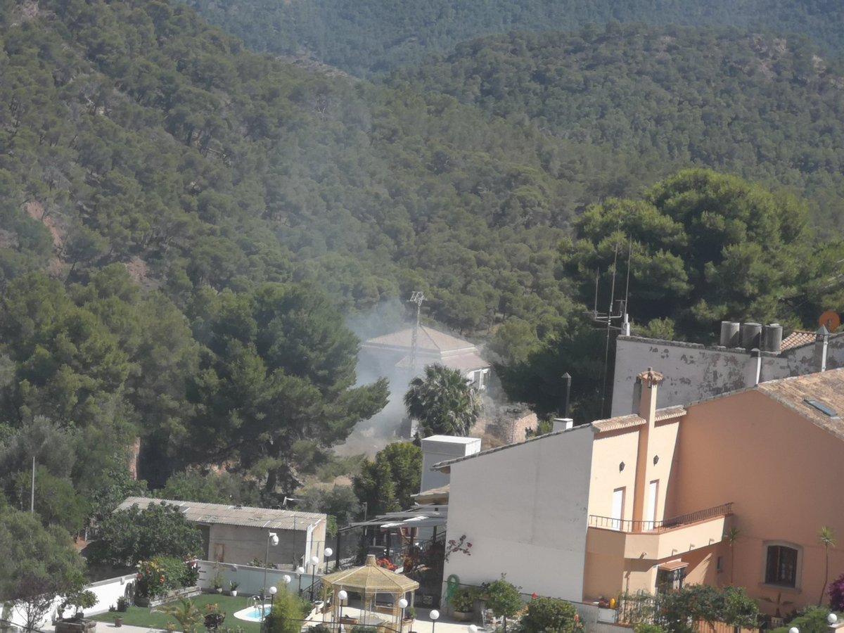 Nikiami_28's tweet photo. @GVA112 Hay incendio en Serra?? https://t.co/dU8svcWkiJ