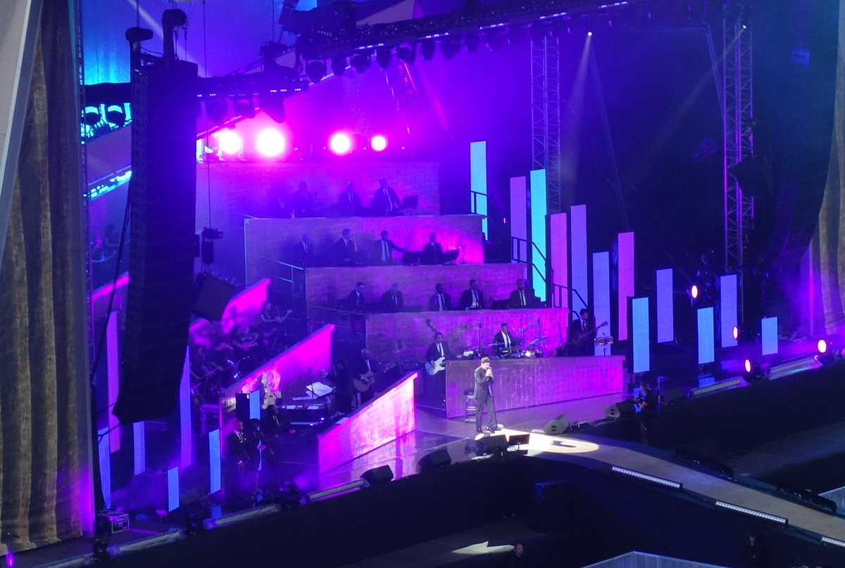 EmilieKearney's tweet photo. @michaelbuble really puts on a stunning show! #crokepark #michaelbuble #concert #stunning https://t.co/f2adMuiCAd