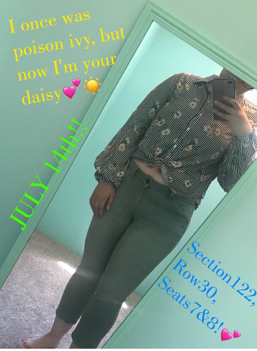 __britt__c's tweet image. HOW IS THERE ONLY 5 days between me and SEEING @taylorswift13 FOR THE FIRST TIME?!? Here’s a picture of what I’ll be wearing on Saturday!! Going to add stuff to it plus a sign I’ll post pictures tomorrow probably!!💕 can’t wait to see you Taylor! @taylornation13 #reptourphilly