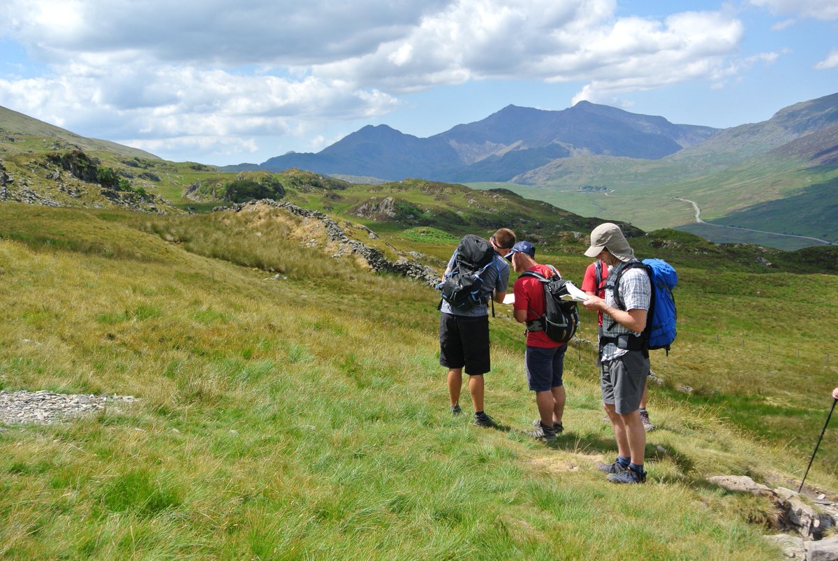 BrynWilliamsMIC's tweet image. More @MtnTraining #MountainLeader action today as I kicked off the start of a training course for my mate @RobJohnsonMIC. So hot on Moel Siabod and after a day of micro navigation a cold drink @MoelSiabodCafe gave a welcome end to the day.