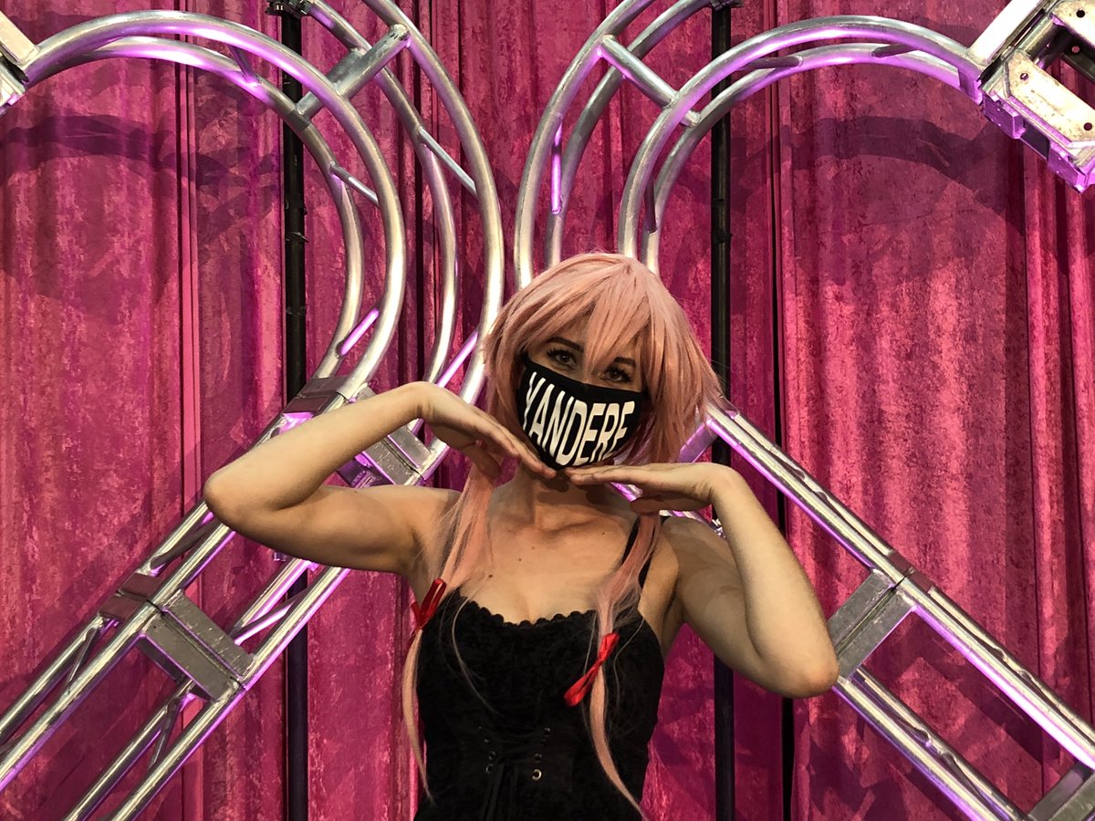 thecolorgray_'s tweet photo. i’m in love with cosplay now #AnimeExpo2018 https://t.co/dICNn8h6C2