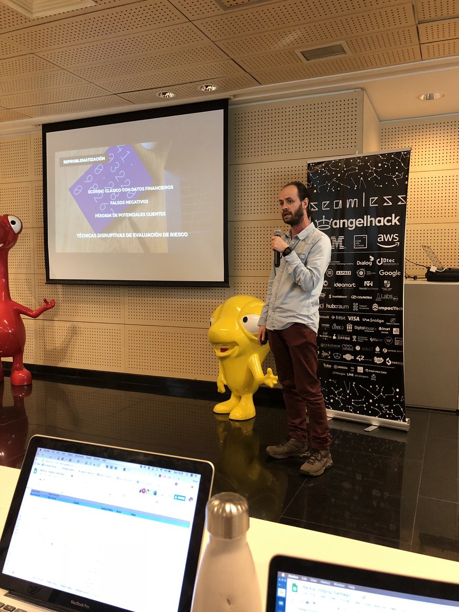 eochoav's tweet photo. Y empezaron los pitch de la #HACKATHONBCI , grandes muchachos!!!! https://t.co/OwSb3YFZX9