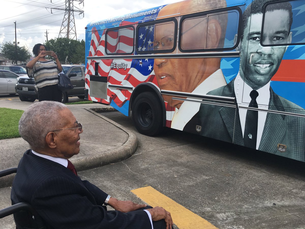 MelanieLawson13's tweet image. My dad‘s 90th birthday rolls on – literally!  Today he got to see a bus with his image on it, commissioned by a commissioner - @RodneyEllis.  My dad is thrilled! @KirkWhalum @WheelerAvenueBC @HoustonMAAC @WALIPPTSU @abc13houston @ChauncyOnTV @tracyclemons