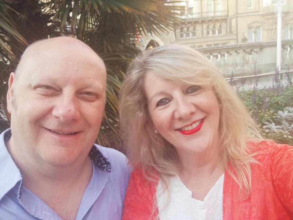 2emptynesters's tweet image. Movie night :) #Ashmolean #outsidemovies