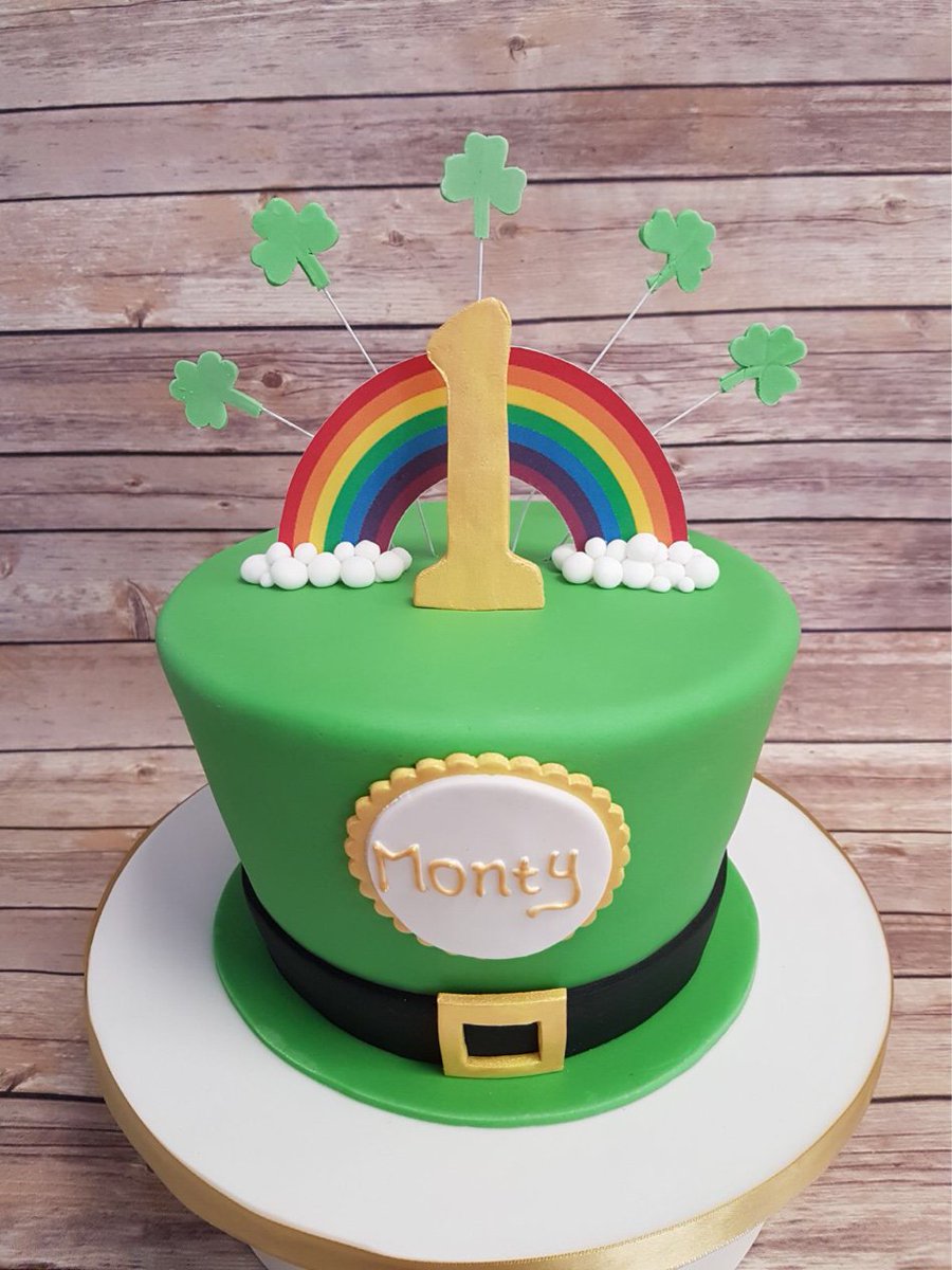 Love this leprechaun themed cake #goodluck #leprechauncakes #bespoke cakes