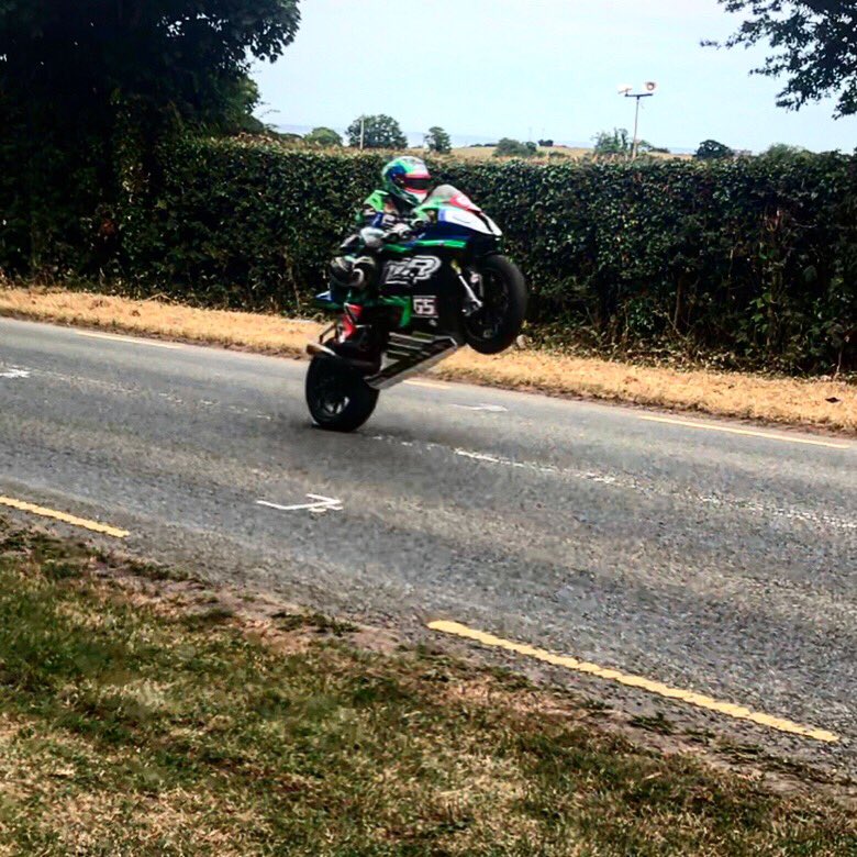 LimePasses's tweet photo. #mickosweeney blows it away in the final race #skerries100 #roadracing #champ @michaelsweene65 https://t.co/UZAIoIwpcb