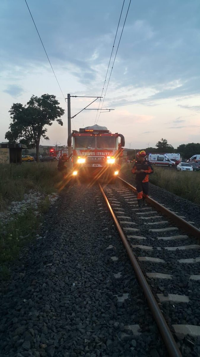 istanbulbld's tweet photo. Başkan Mevlüt Uysal’ın talimatıyla, Tekirdağ’ın Çorlu ilçesi yakınlarında meydana gelen tren kazasına müdahale için 11 kurtarma aracı ile 24 kurtarma personelini görevlendirdik. 

https://t.co/HBfgGwYgMX https://t.co/1nWatn7SAX