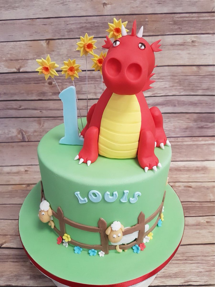 Louis loves dragons and farm animals 😊 #handmadesugardragon #noveltycakes #cakeshop #mad4cakes