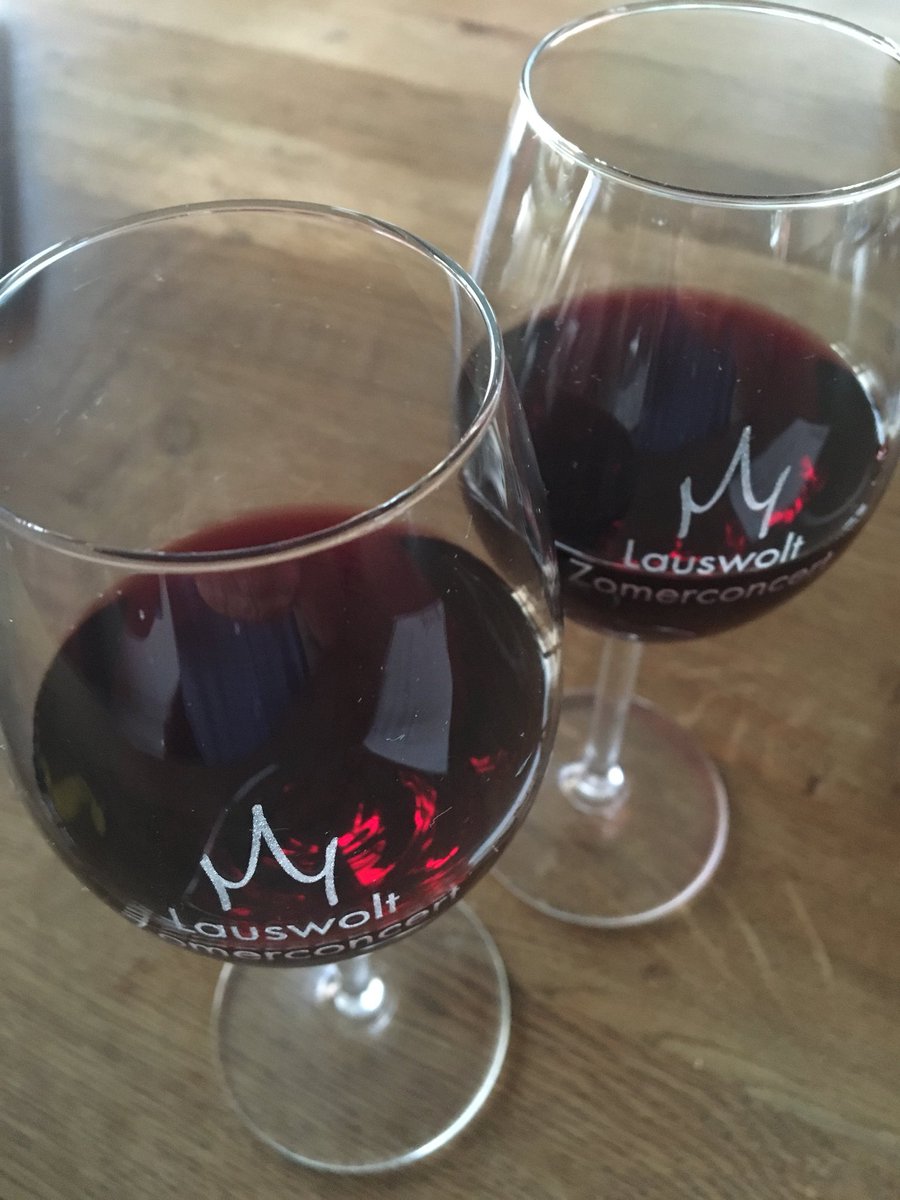 Nagenieten van een gezellig relaxte zondag in een geweldige entourage met mooie muziek <a href="/hetNNOnu/">Noord Nederlands Orkest</a>  #Zomerconcert <a href="/Lauswolt/">Lauswolt</a>