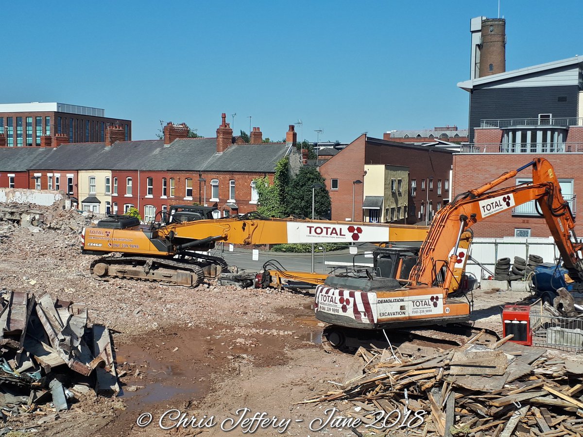 ChrisJeff888's tweet photo. @TOTALCONTROLLED #demolition #rebirth #carevillage @PochinConstruct City House City Road Demolition https://t.co/Np0kfdxGx3