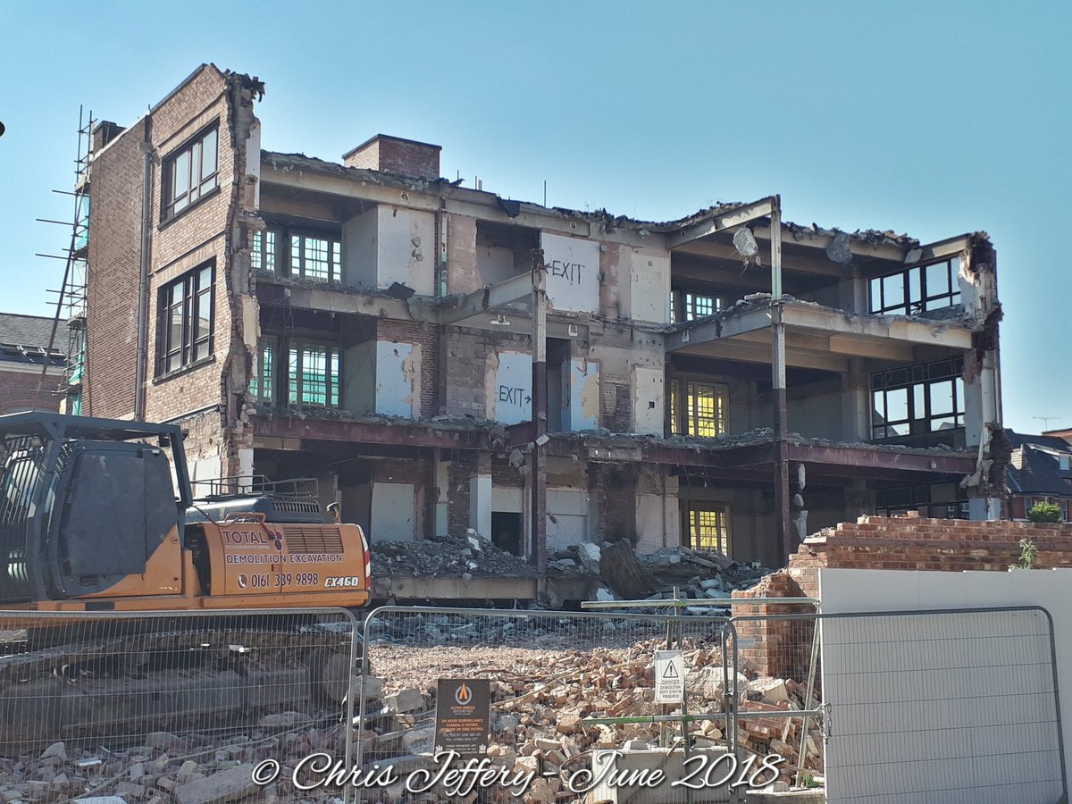 ChrisJeff888's tweet photo. @TOTALCONTROLLED #demolition #rebirth #carevillage @PochinConstruct City House City Road Demolition https://t.co/Np0kfdxGx3