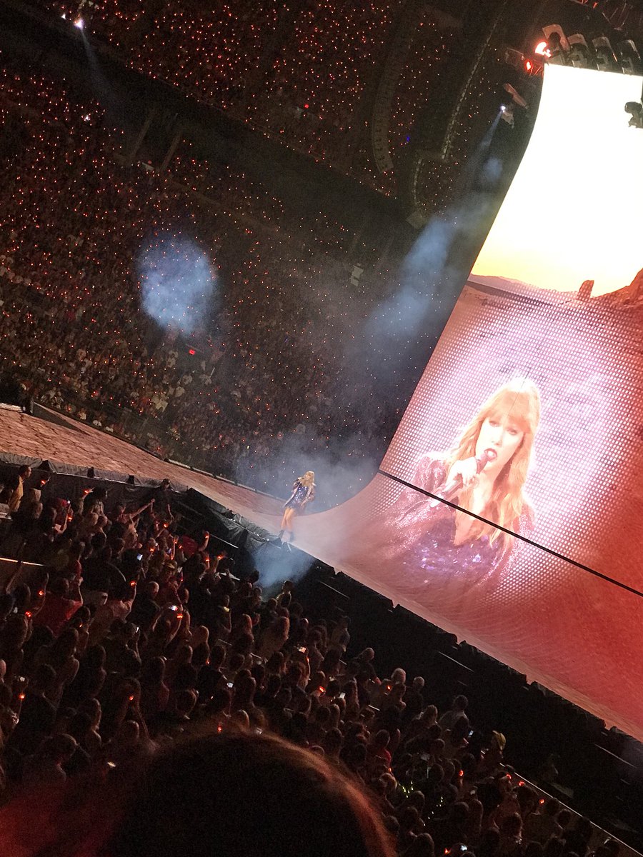 CampbellSawyer's tweet photo. “and in the death of her reputation, she felt truly alive” 🖤 @ReeceWallick #RepTourColombus https://t.co/OvhabdQSmt