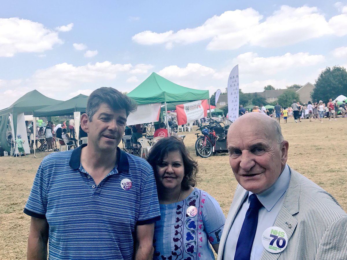 DrAyshaRaza's tweet photo. Great to catch up with #Cleveland Cllrs Sitarah Anjum & Carlo Lusuardi with the #Poundster at the @StStephensW13 #CommunityFete https://t.co/uUxmUxYYhw