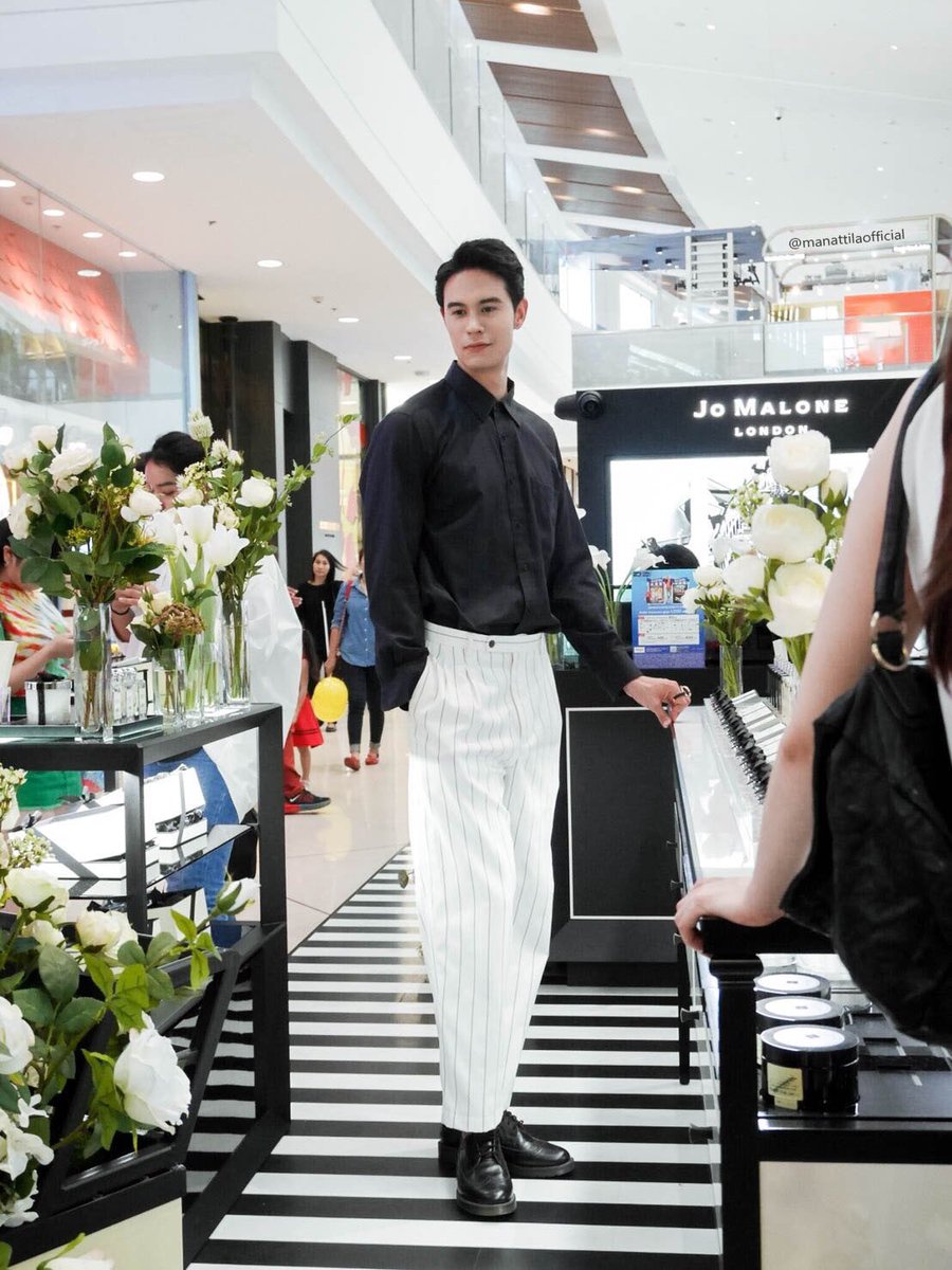 mantrisanufans's tweet photo. ผู้ชายขายน้ำหอม
#แมนคนคูล #mantrisanu #thefacementhailand
#ManAttilaOfficial
#jomalonelondon #helloJML https://t.co/4R1w9uuRRa