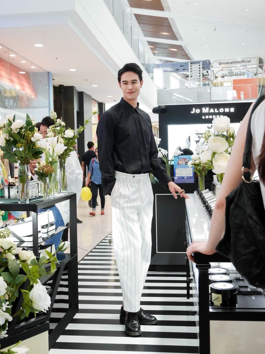 mantrisanufans's tweet photo. ผู้ชายขายน้ำหอม
#แมนคนคูล #mantrisanu #thefacementhailand
#ManAttilaOfficial
#jomalonelondon #helloJML https://t.co/4R1w9uuRRa