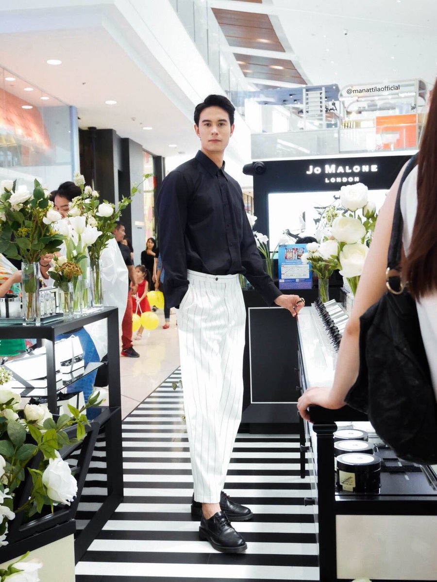 mantrisanufans's tweet photo. ผู้ชายขายน้ำหอม
#แมนคนคูล #mantrisanu #thefacementhailand
#ManAttilaOfficial
#jomalonelondon #helloJML https://t.co/4R1w9uuRRa
