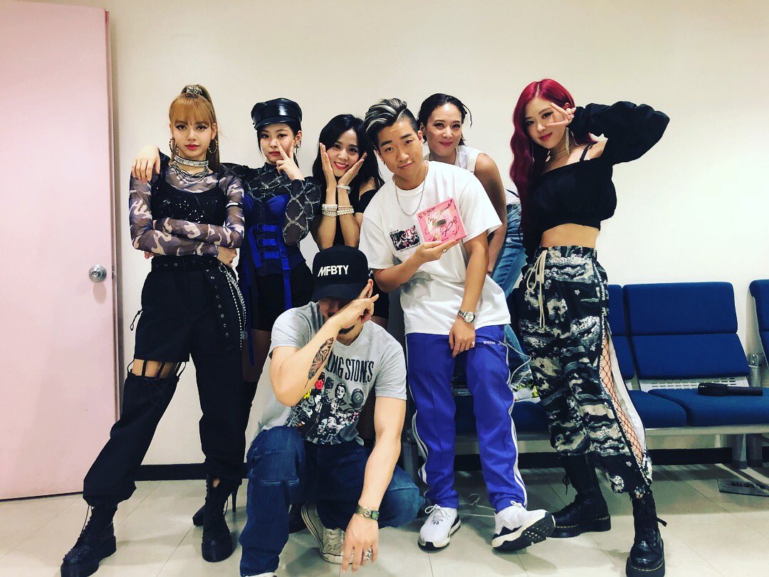 junoflo's tweet photo. with these stars 🤩 미래누나 앨범 같이 응원해주셔서 다 너무 고마워요 #yoonmirae #blackpink #nuestw #goldenchild #윤미래 #블랙핑크 #뉴이스트w #골든차일드 https://t.co/X8GMYrdSVe