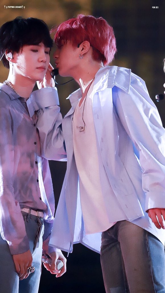 poppingshower39's tweet photo. 180707 대만 슈퍼콘
HQ
어머ㅋㅋㅋㅋㅋ캬🙈💓
#BTS #방탄소년단 #防彈少年團 #윤기 #슈가 #민윤기 #SUGA #정국 #전정국 #JUNGKOOK
 @BTS_twt https://t.co/kE2ezcgYDs