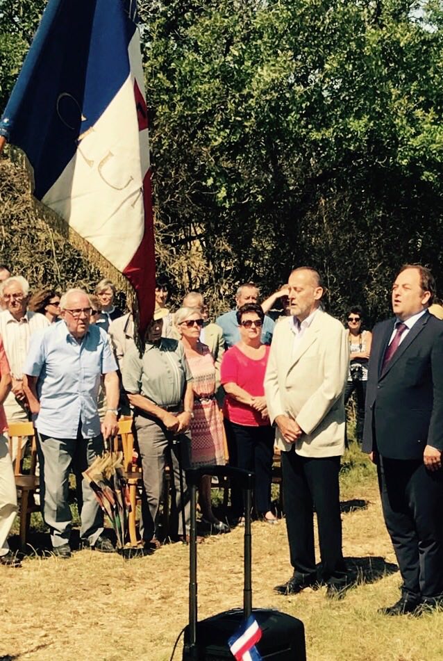 Gauvain_Raphael's tweet image. 🔵⚪🔴 #Mémoire 🔵⚪🔴

J'étais ce dimanche matin à #Fley pour l'inauguration d'un panneau marquant l'emplacement d'un terrain clandestin de parachutage de la 2ème guerre mondiale.

#HonneurEtPatrie #Buxy