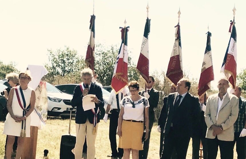 Gauvain_Raphael's tweet image. 🔵⚪🔴 #Mémoire 🔵⚪🔴

J'étais ce dimanche matin à #Fley pour l'inauguration d'un panneau marquant l'emplacement d'un terrain clandestin de parachutage de la 2ème guerre mondiale.

#HonneurEtPatrie #Buxy