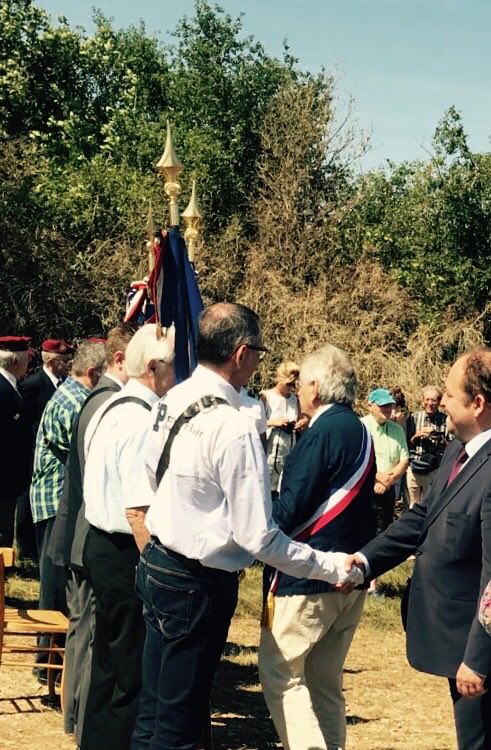 Gauvain_Raphael's tweet image. 🔵⚪🔴 #Mémoire 🔵⚪🔴

J'étais ce dimanche matin à #Fley pour l'inauguration d'un panneau marquant l'emplacement d'un terrain clandestin de parachutage de la 2ème guerre mondiale.

#HonneurEtPatrie #Buxy