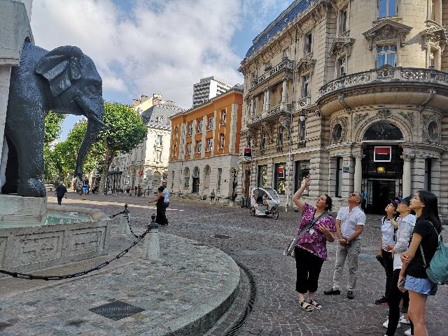 Les professionnels chinois 🇹🇷 à la découverte de #savoiemontblanc séduits par <a href="/GrandChambery/">Grand Chambéry</a> et la visite des vignobles Cœur de Savoie 👌