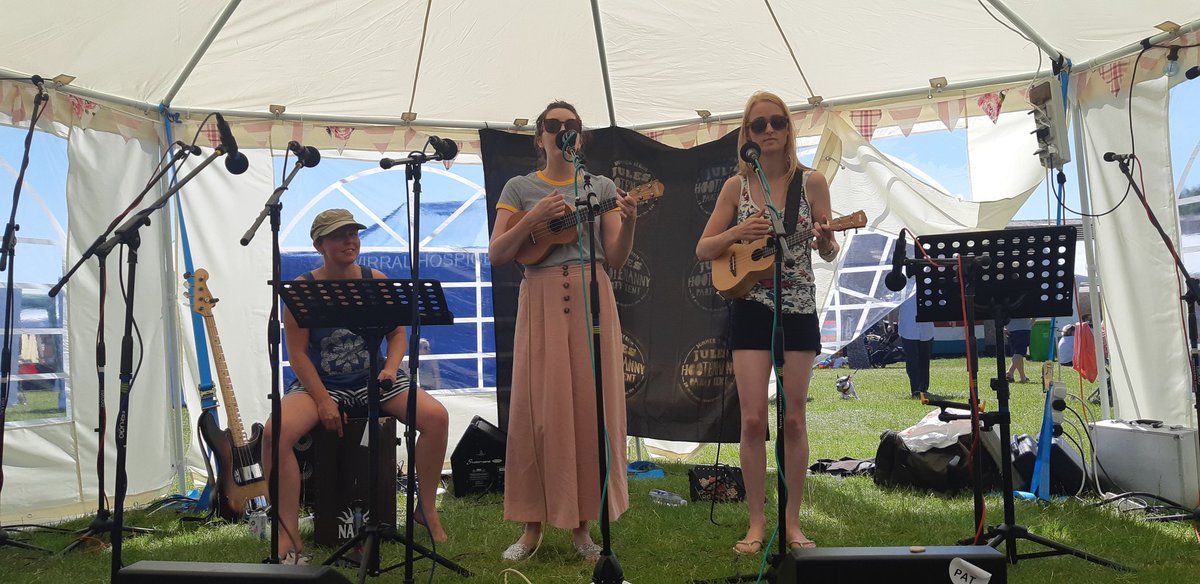 <a href="/Ukuleighties/">Ukuleighties</a> performing <a href="/Summer_Strum/">Summer Strum</a> with guest <a href="/UkuleleClubLive/">Ukulele Club</a> 🤗🌡☀️ #summerstrum #Heatwaveuk