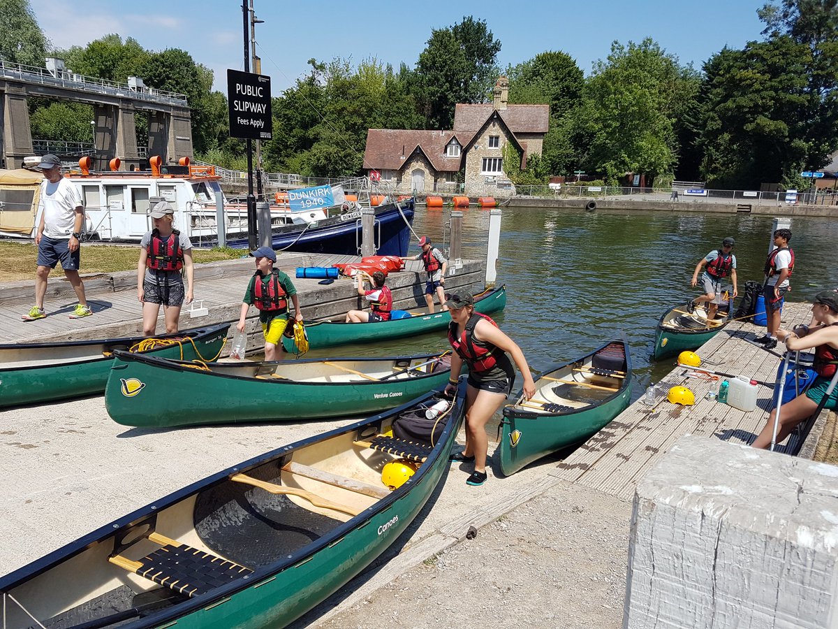 BennettDofE1's tweet photo. The canoe teams followed the Bell boat to the finish at #allingtonlock
Thanks @benbullenadvent for all the help. @bennettmemorial @BennettSixth @DofESouthEast everyone home and resting, normal school tomorrow! Start planning the assessed expedition on Wednesday. https://t.co/0HmZad9QYi