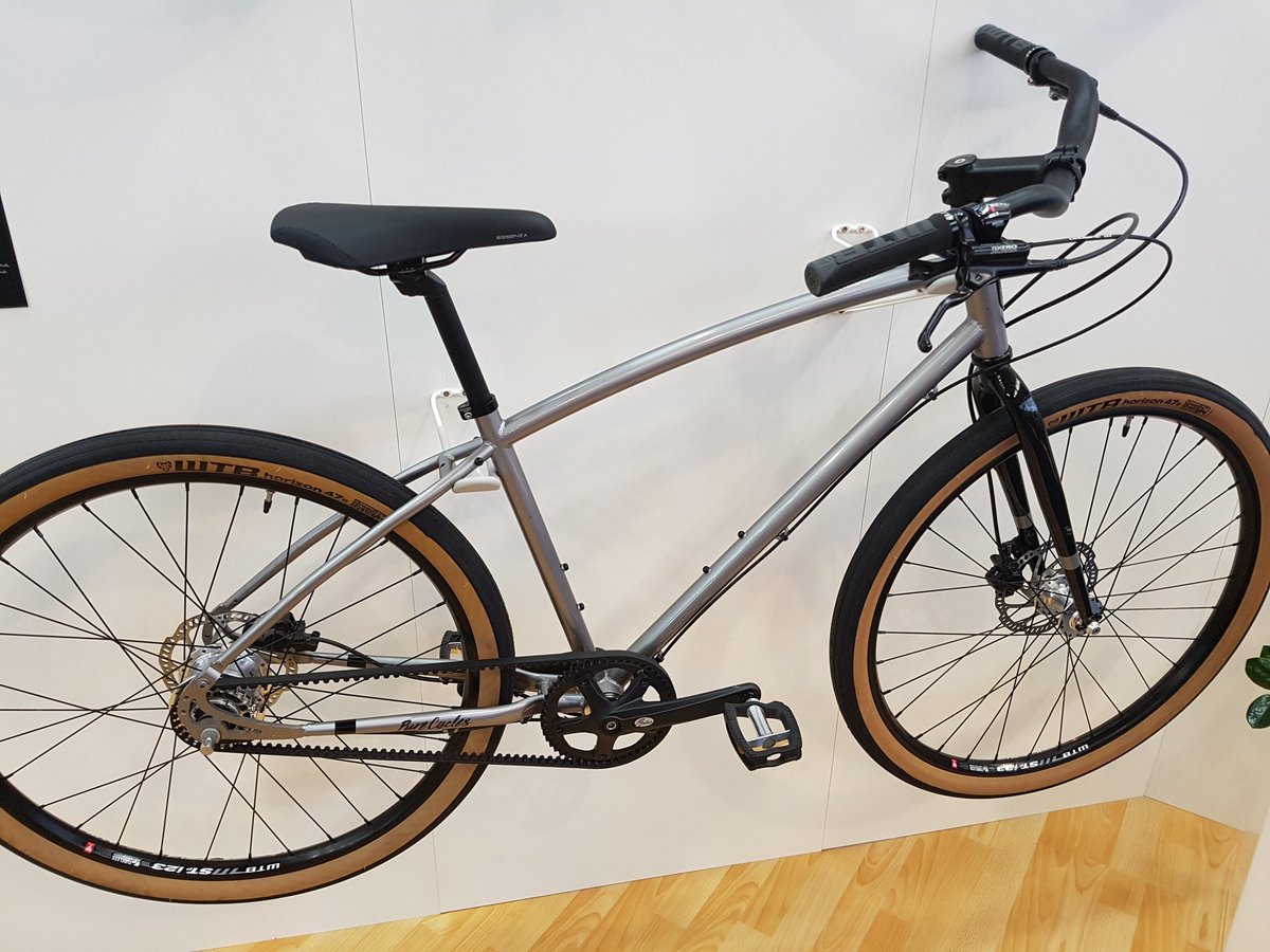 gotuhjol's tweet photo. Lítum viđ hjá Pure Cycles. Eitt af þeim hjólun sem koma á næstum mánuđum.
#gotuhjol #reiđhjólaverslun #götuhjól #reiđhjól #hjól #purecycles #EUROBIKESHOW #eurobike #eurobike2018 https://t.co/l2EG0IjFRG