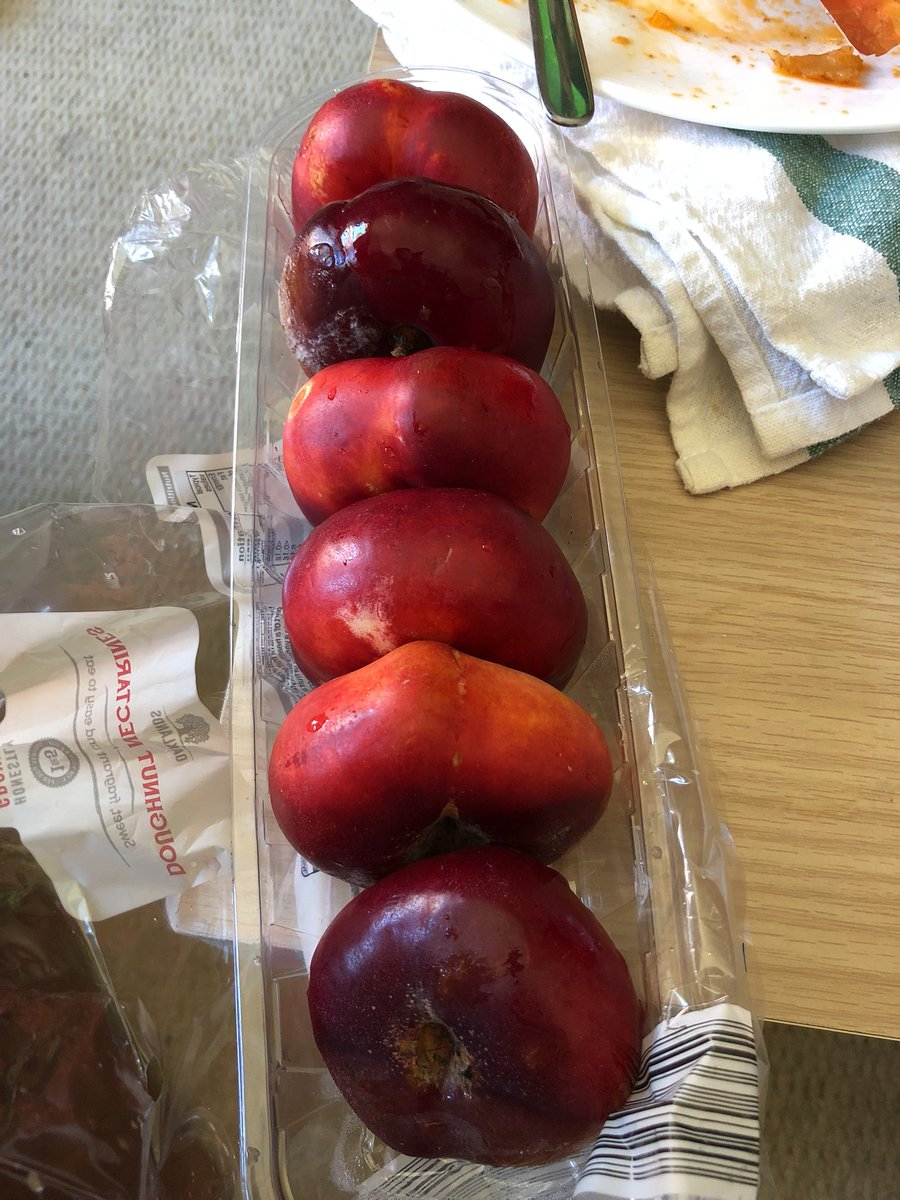 DijonMillette's tweet photo. @LidlUK these are all rotten the day that I bought them. The stores closed now. What do I do? https://t.co/RcEoe6tRDi