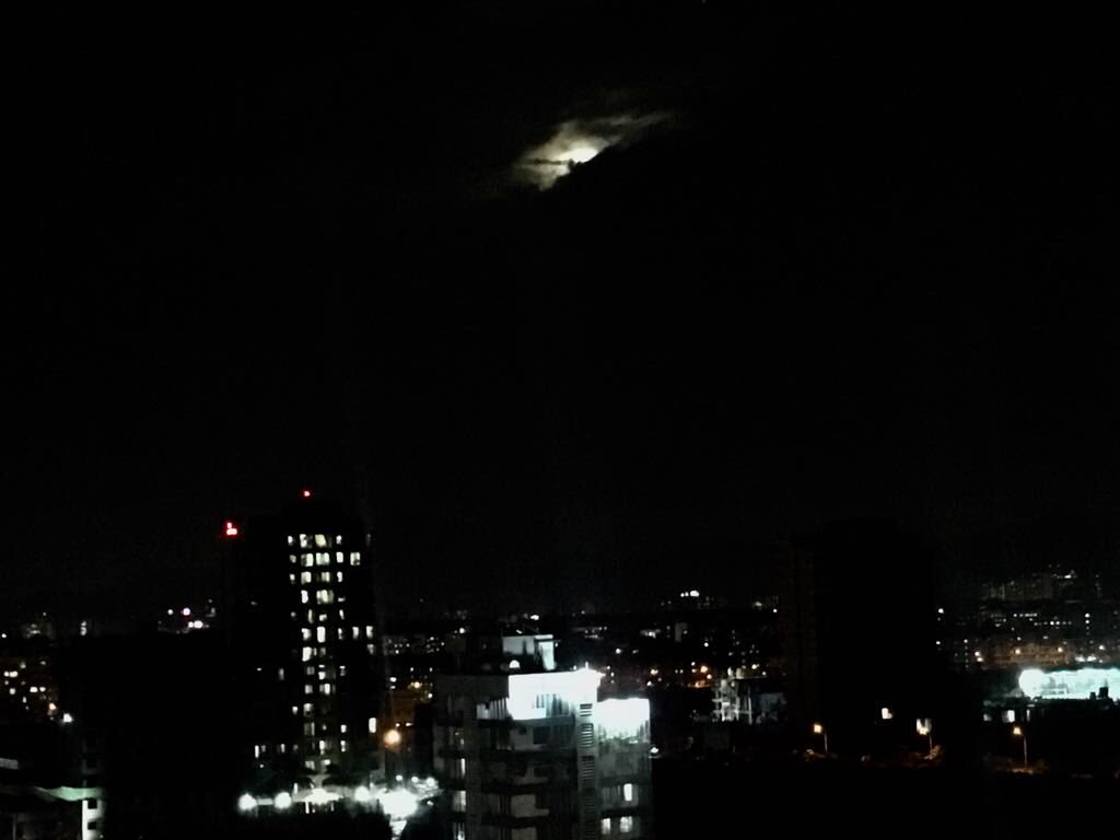 malas33's tweet photo. City light🧚🏻‍♂️🧚🏻‍♂️🧚🏻‍♂️ #Mumbai #mum #MumbaiRain https://t.co/xZKqdQdBuH