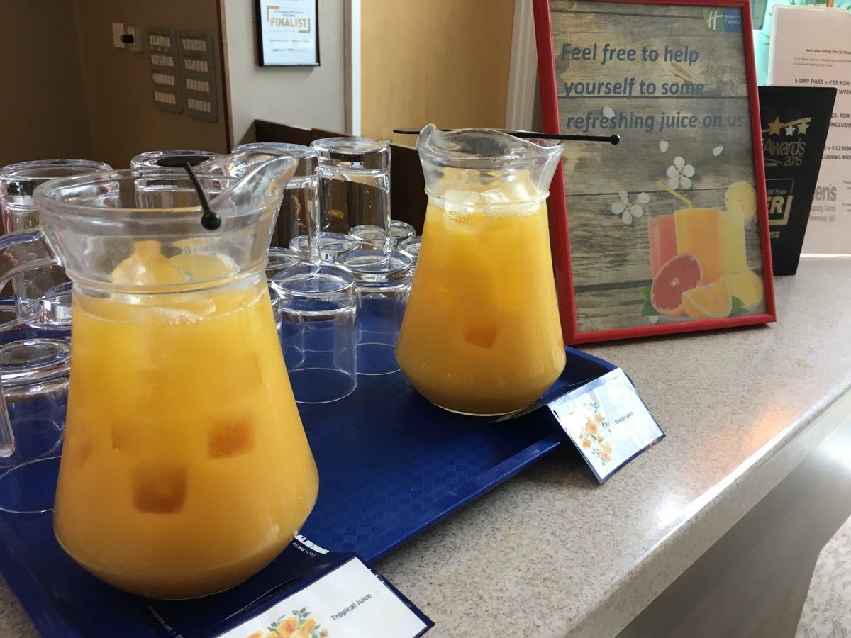 HIexpresshull's tweet photo. Free fresh juice on arrival to help cool you down on a hot summers day or even to refresh you after a long journey down to Hull! :) a choice between a cool tropical juice or an zingy orange juice! And yes it’s totally FREE! 😍🍏🍎🍐🍊🍋 https://t.co/3hoho2tCYQ