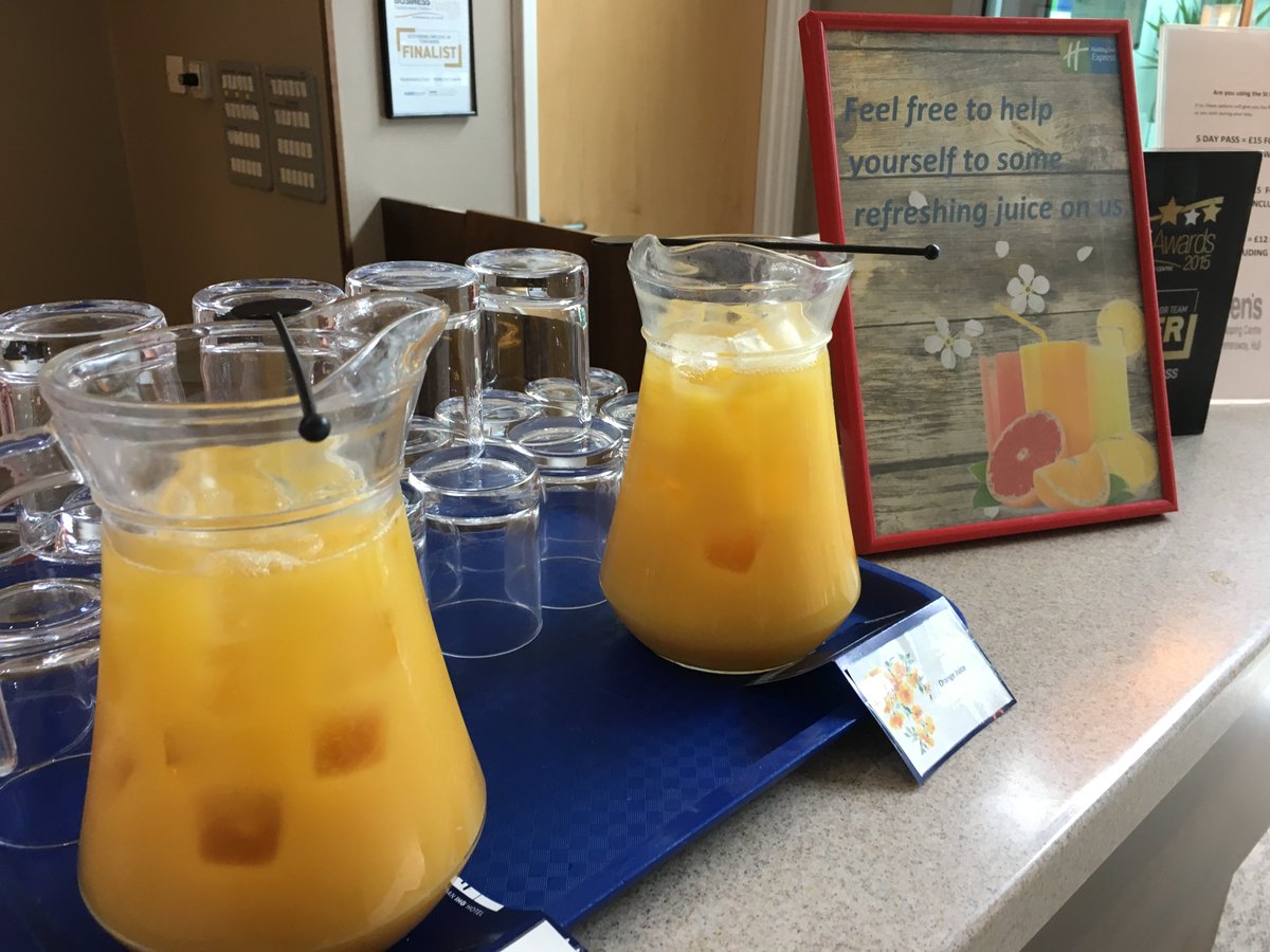 HIexpresshull's tweet photo. Free fresh juice on arrival to help cool you down on a hot summers day or even to refresh you after a long journey down to Hull! :) a choice between a cool tropical juice or an zingy orange juice! And yes it’s totally FREE! 😍🍏🍎🍐🍊🍋 https://t.co/3hoho2tCYQ
