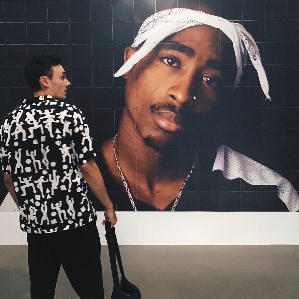 kimbotaughtyou's tweet photo. 2 of Amerikaz most wanted.

#uncategorized #tupac #chimodu #hvw8 #gallery #berlin #losangeles https://t.co/6kwE3ihNq4
