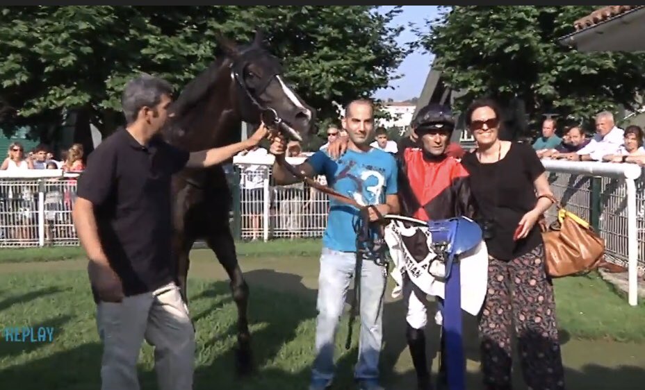 AgaloparTurf's tweet photo. Iván El Terrible con 63 kilos supera al puntero Hallochop y @BorjaFayos firma su segunda victoria. https://t.co/xZvnLbEgvW