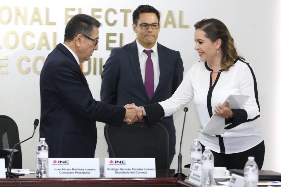 Veronica_mtz's tweet photo. El día de hoy recibí del @INEMexico la constancia que me acredita cómo Senadora Electa por Coahuila.

Asumo con gran responsabilidad esta encomienda y reafirmo mi compromiso de ser una Senadora cercana a la gente.

Agradezco a los miles de coahuilenses que nos dieron su confianza https://t.co/mxOPZMI8r0