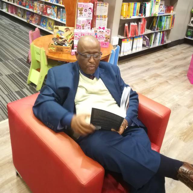 Edwardedward210's tweet photo. Nothing beat the smell of new book https://t.co/2eyZ0Ryynk
