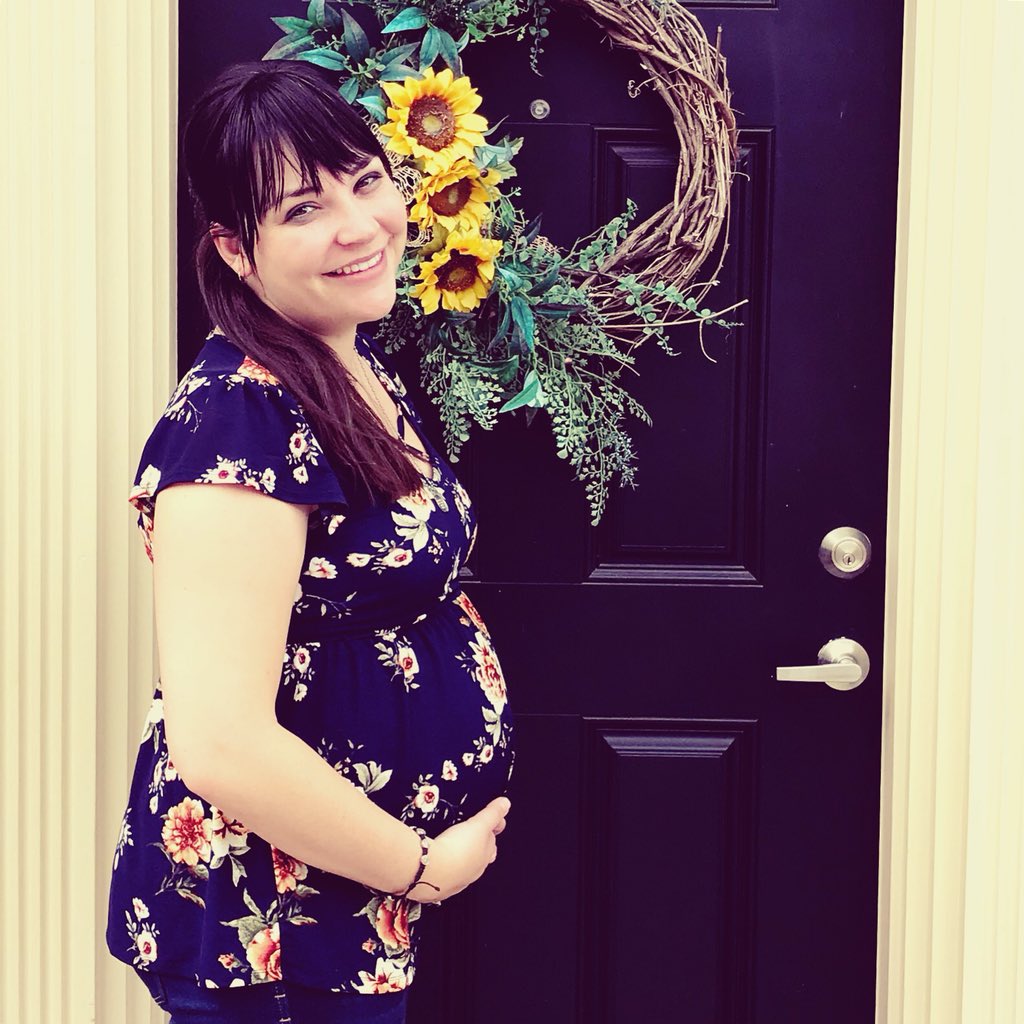 DanLeeMusic's tweet photo. 20 weeks along and a bump to prove it! We are already half way there! Can’t wait to meet Baby Carter! #bumppic #preggybelly #20weeks #CarterLee https://t.co/eXubr3FShP