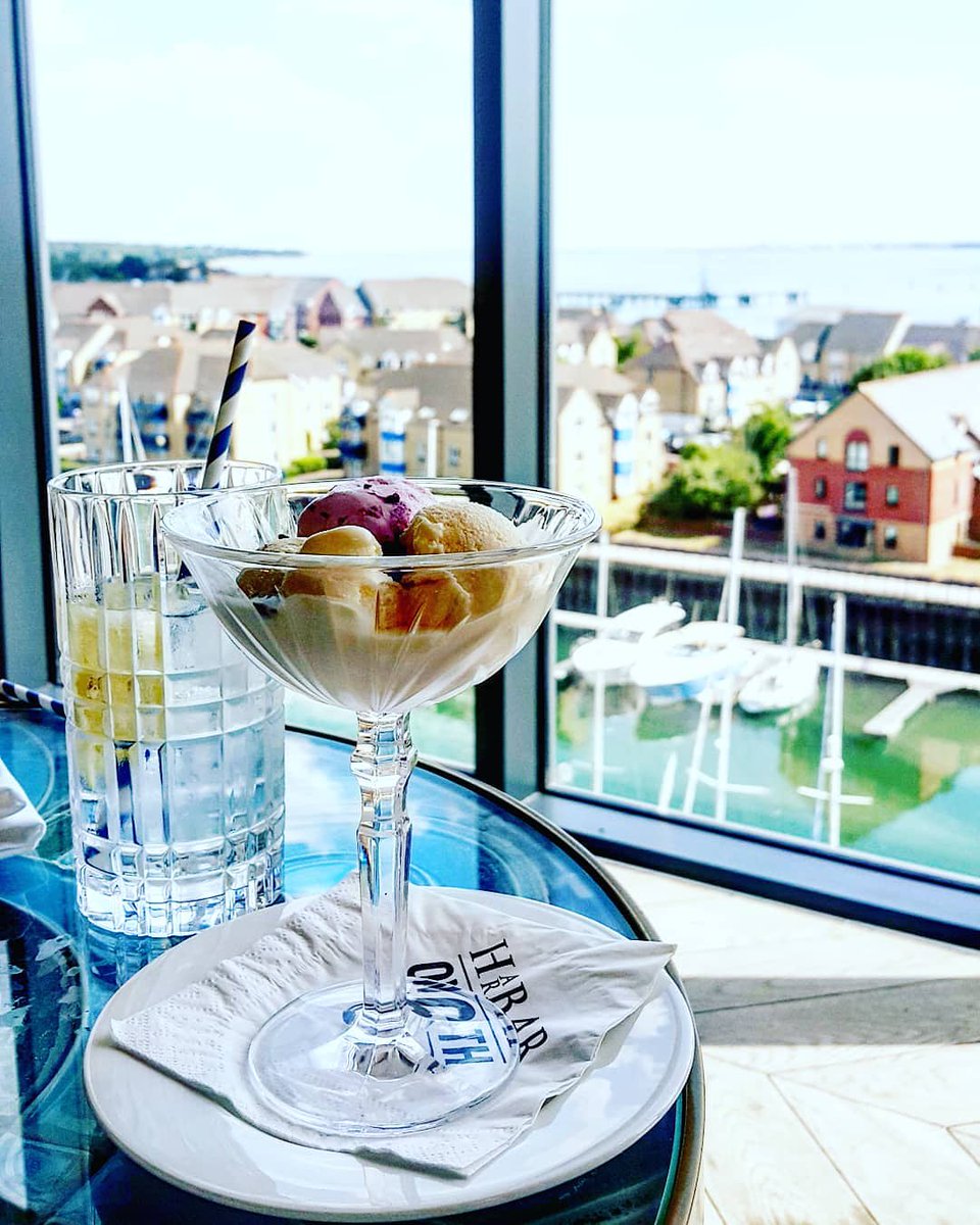 Eleni_Zenonos's tweet image. Ice cream with a view at @HarBARon6th. Can Monday never come please? #harbourhotel #southampton #icecream #harbar #lifestyle #sundays