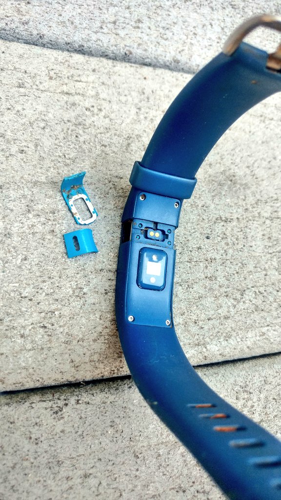 aSonOfJohn's tweet photo. Really like the convenience of a portable #fitness watch/tracker like the #FitbitHR. But after a second HR was damaged due to normal ware-tear, I'm highly disappointed. 2nd fitbit in 2yrs: the back fell off on both. stopped syncing with the app. Factory reset: it worked for a day https://t.co/HsDMQ2oVnf
